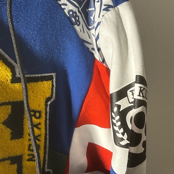 In good condition no holes and not stretched out. - Picture 6 of 10